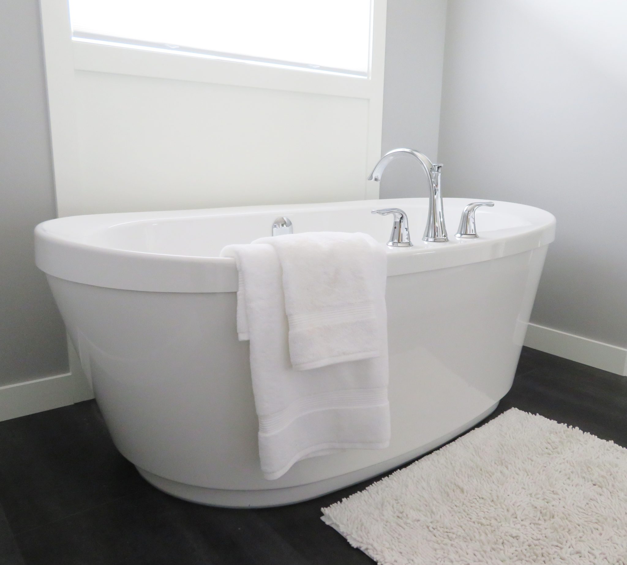 Drain Cleaning Service: Why Shouldn't You Try To Unclog Bathtub